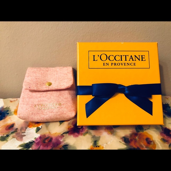 L’Occitane Gift Box with Pouch - Picture 6 of 6